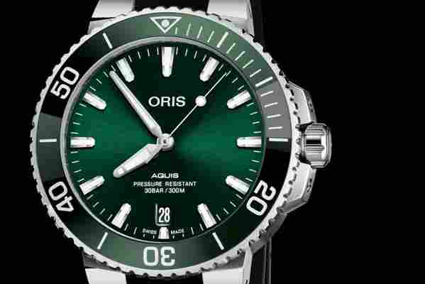 Oris Aquis Date 39.5mm acum si cu cadran verde